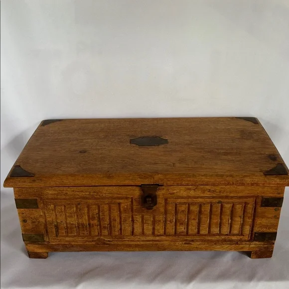 VINTAGE COLLECTIBLE HANDMADE SOLID WOODEN JEWELRY KEEPSAKE BOX - Picture 2 of 16